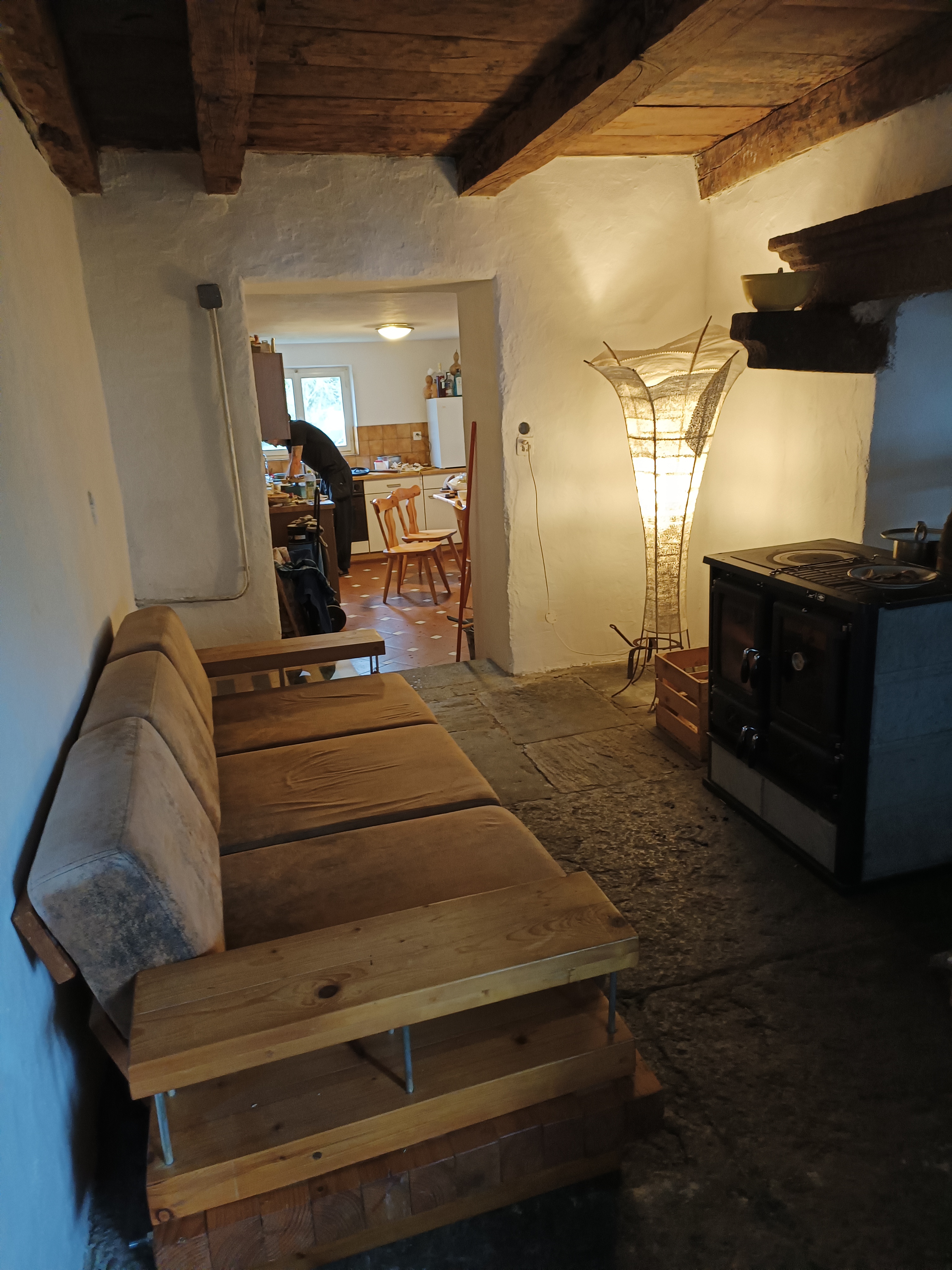 Wohnzimmer mit neuer Küchenhexe fertiggestellt