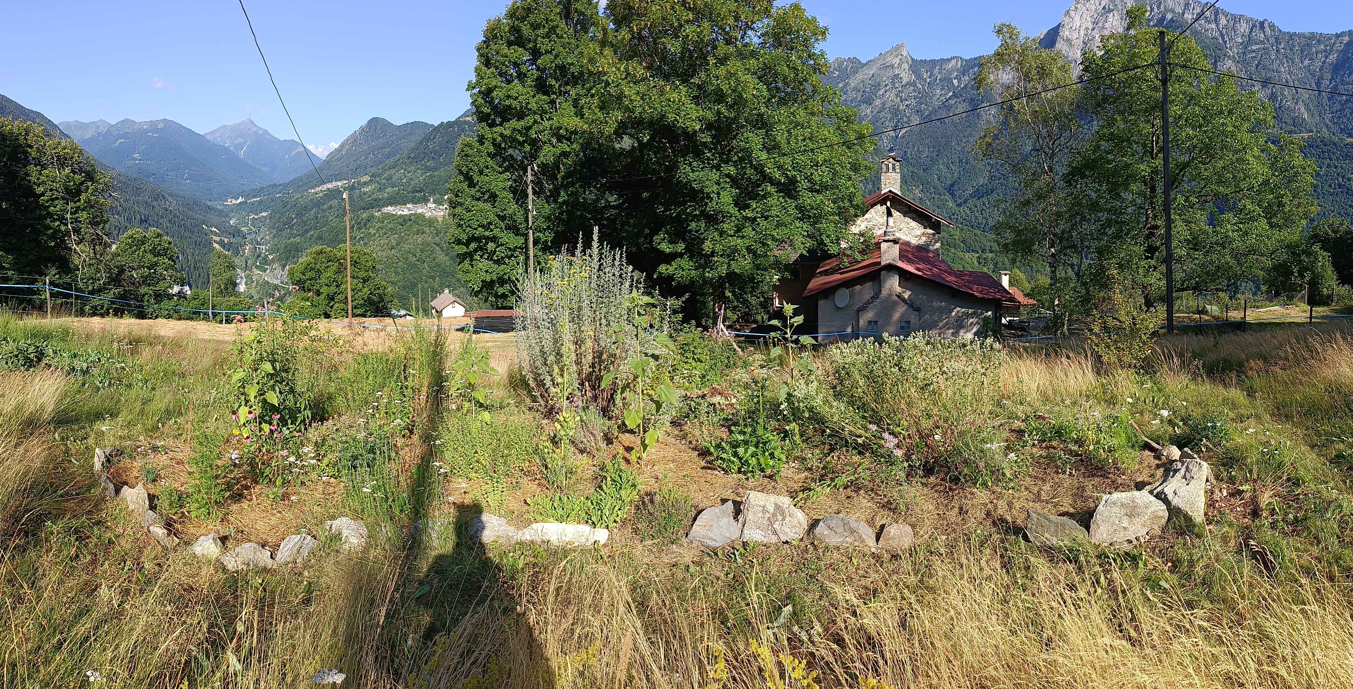 Terra Fortuna Panorama - Permakultur-Hof im Tessin mit Bergblick